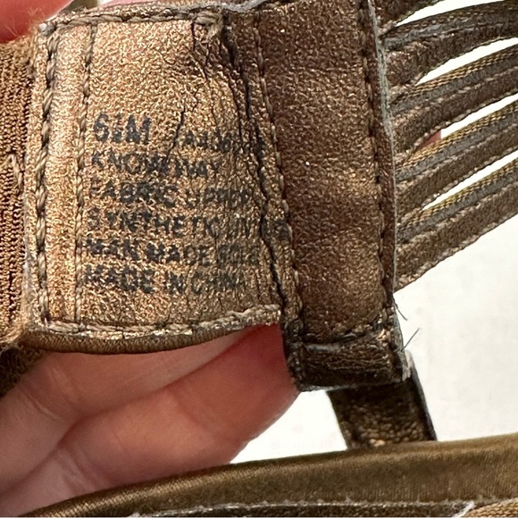 Kenneth Cole Reaction Know Way Bronze Satin Sandal 6.5 - Picture 8 of 11